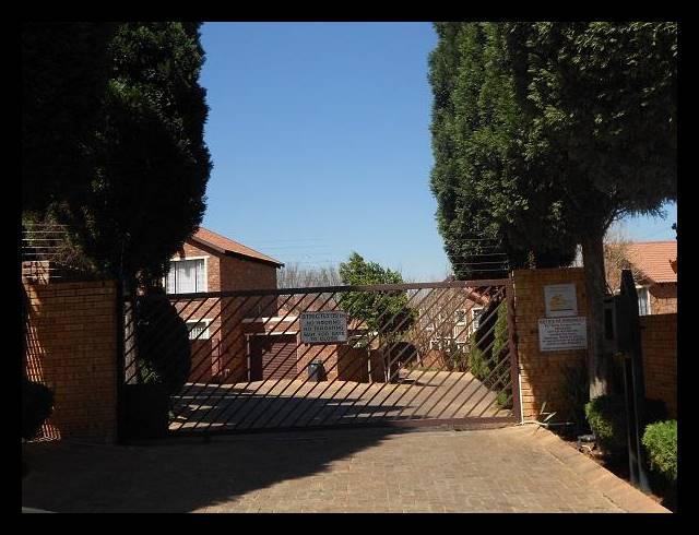 2 BEDROOM PROPERTY TO RENT IN RANDBURG CENTRAL
